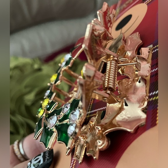 Piper Colorful Holiday Wreath Hair Claw Clip - Picture 4 of 6